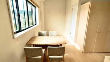 Quartos à prova de som, Wi-Fi de cortesia, roupa de cama
