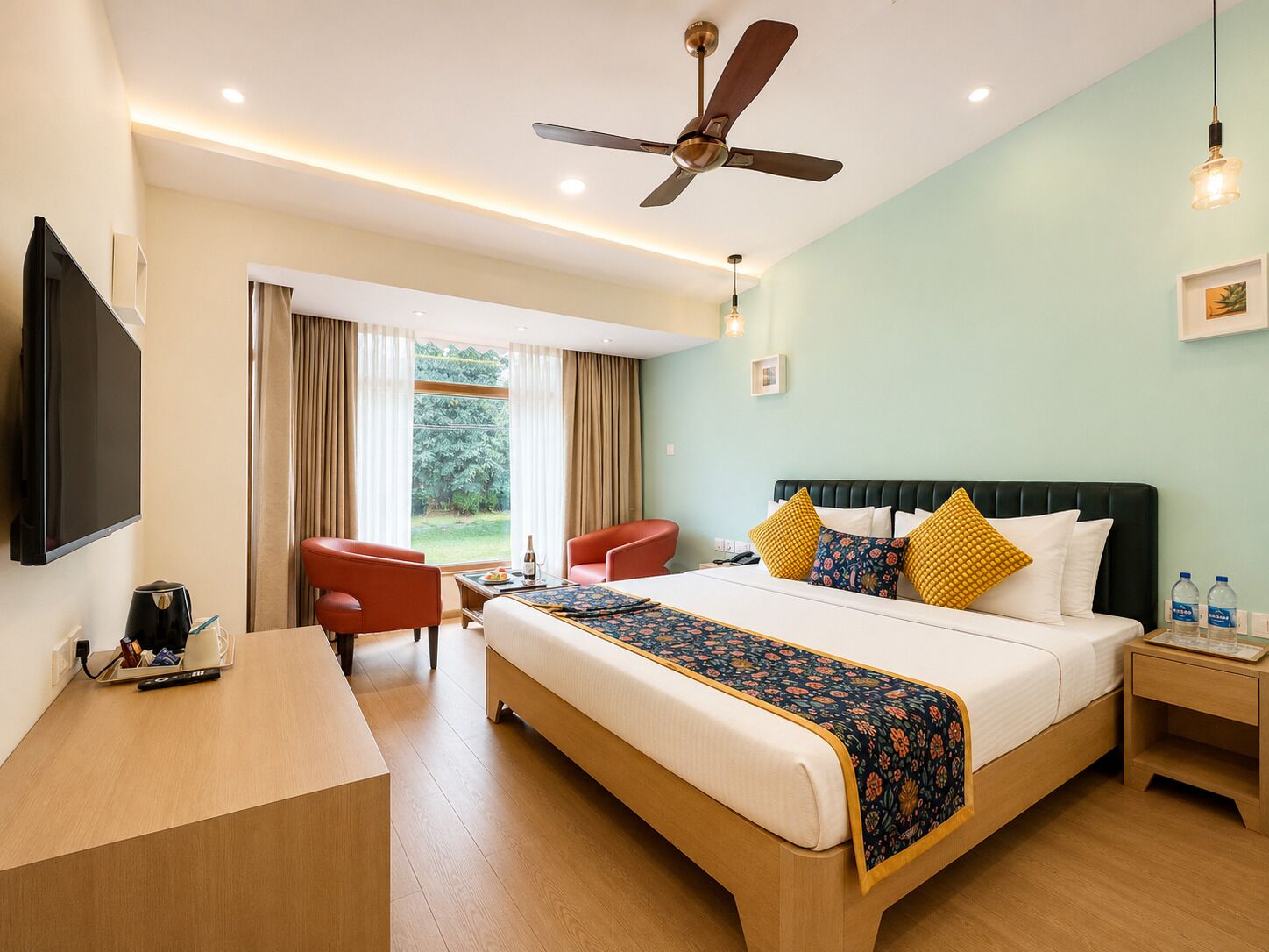 Courtyard Premier Room | Escritorio, espacio para trabajar con un portátil, cortinas opacas