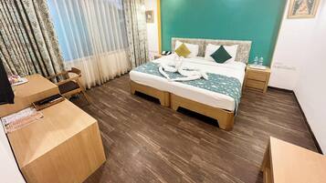 Quarto standard | Escrivaninha, espaço de trabalho para notebook, cortinas blackout