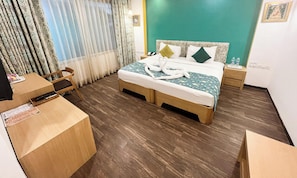 Quarto standard | Escrivaninha, espaço de trabalho para notebook, cortinas blackout