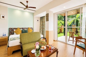 Private Garden Suite Room | 이집트산 면 시트, 고급 침구, 책상, 노트북 작업 공간