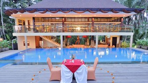 Hồ bơi ngoài trời 