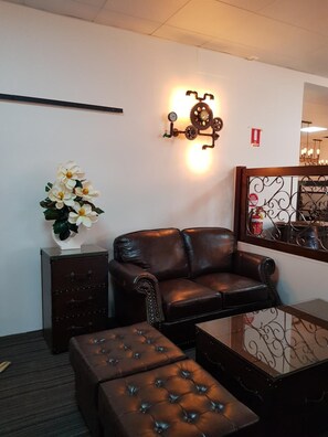 Interior - Opal Ridge Motel (Collinsville)