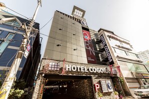 A hotel with a prominent sign reading "HOTEL COGORA." - Cogora Hotel (Incheon)