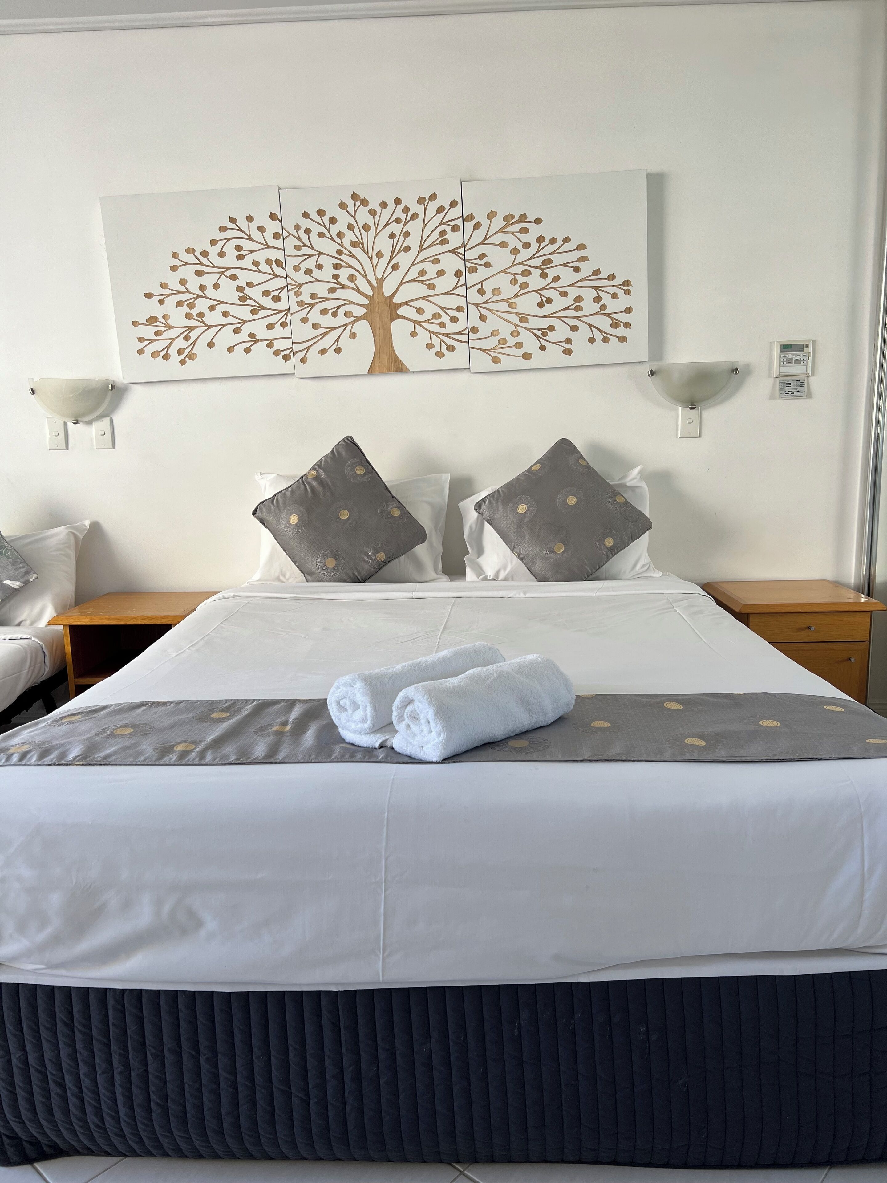 コンフォート スタジオスイート ベッド (複数台) 禁煙 ガーデンビュー | 1 室のベッドルーム、客室ごとに異なる装飾、客室ごとに異なるインテリア、デスク