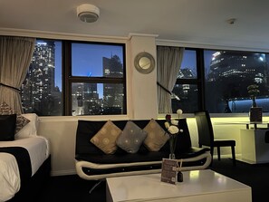 1 chambre, décoration personnalisée, ameublement personnalisé, bureau