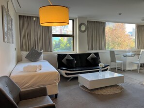 City Apartment, Multiple Beds, Accessible, City View | Living room