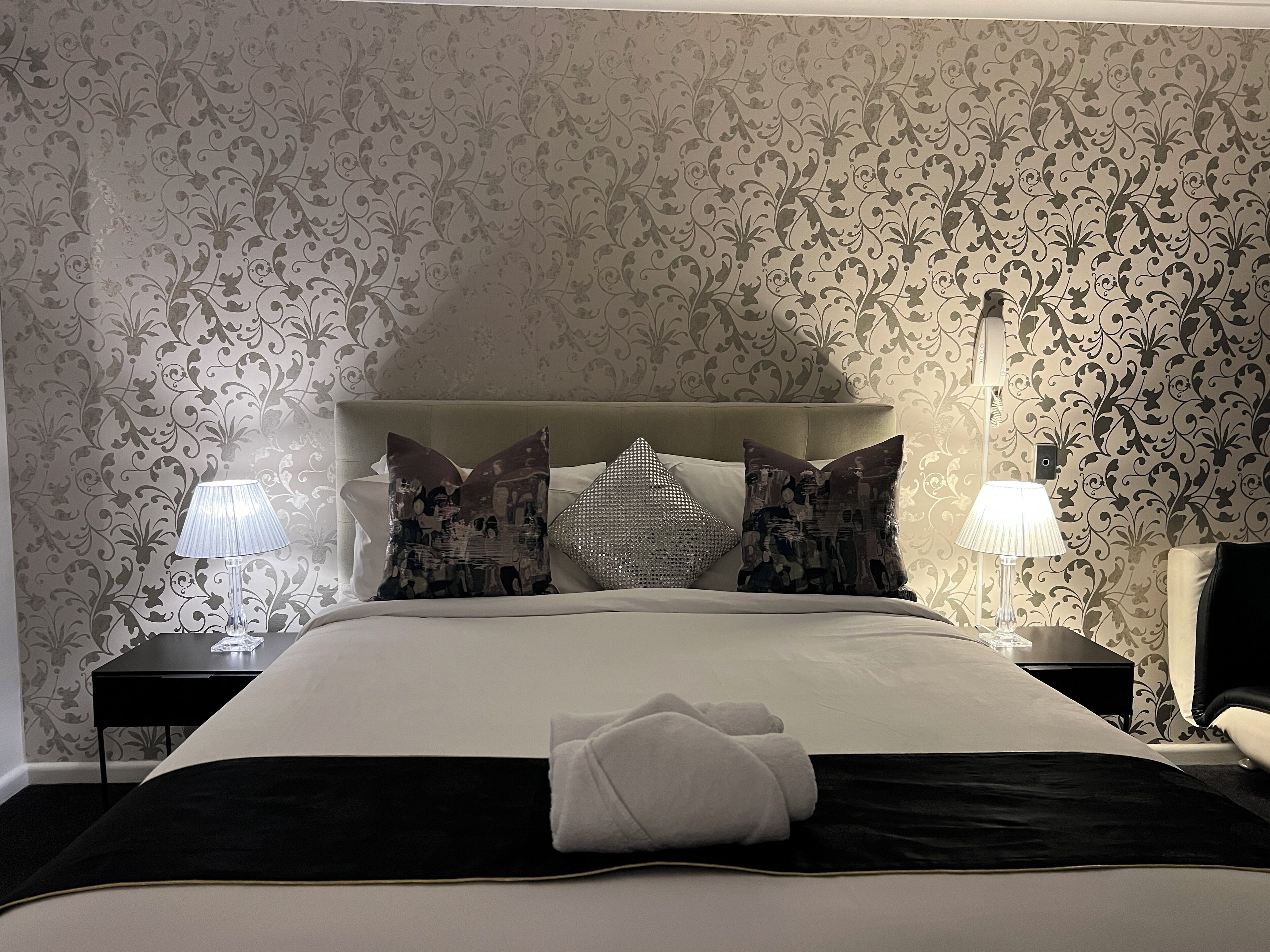 ベーシック スタジオスイート ダブルベッド 1 台ソファーベッド付き バリアフリー | 1 室のベッドルーム、客室ごとに異なる装飾、客室ごとに異なるインテリア、デスク