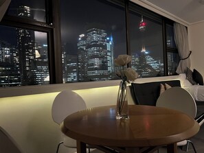 1 chambre, décoration personnalisée, ameublement personnalisé, bureau