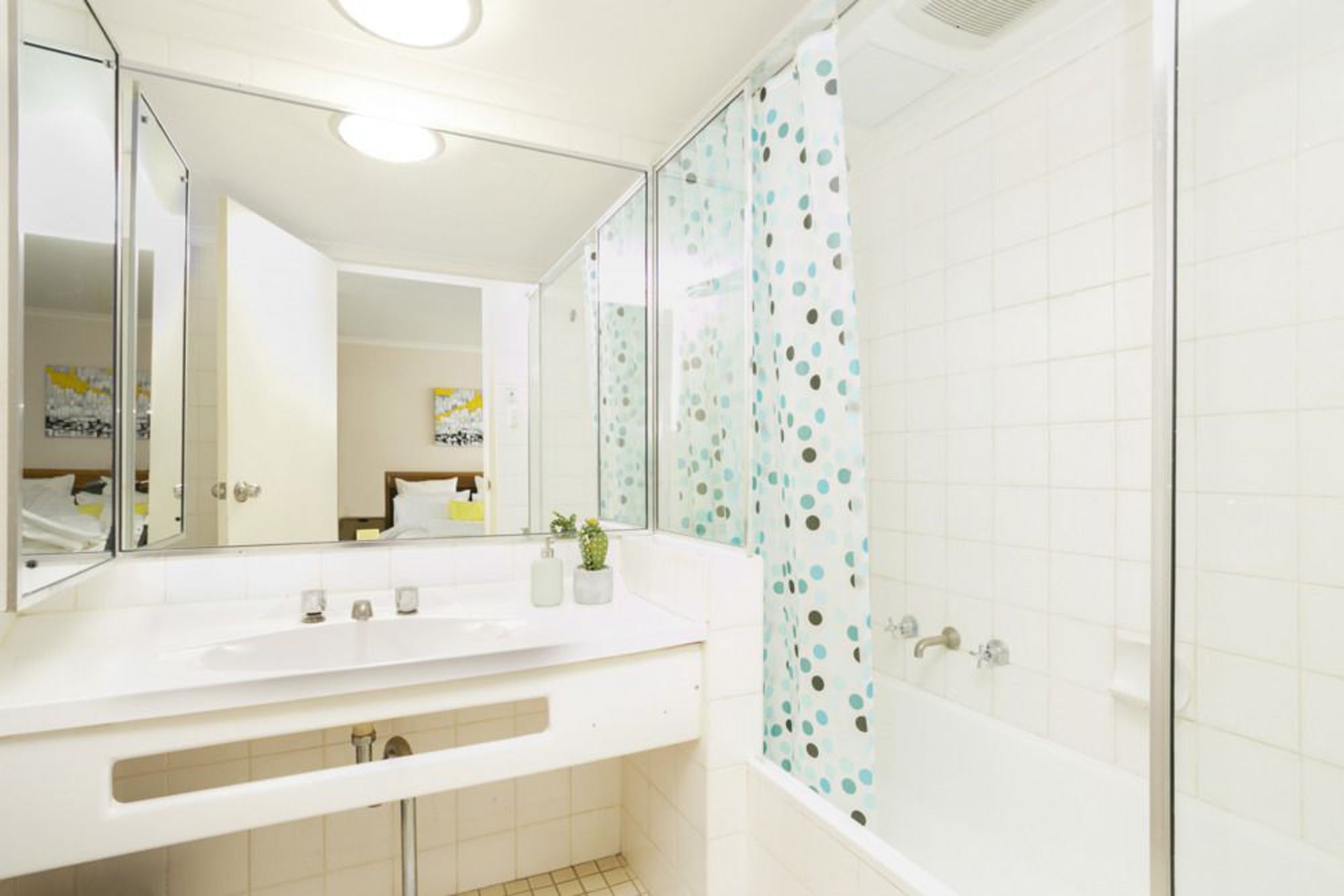 Sydney Hyde Park Paxsafe Apartments — image 11