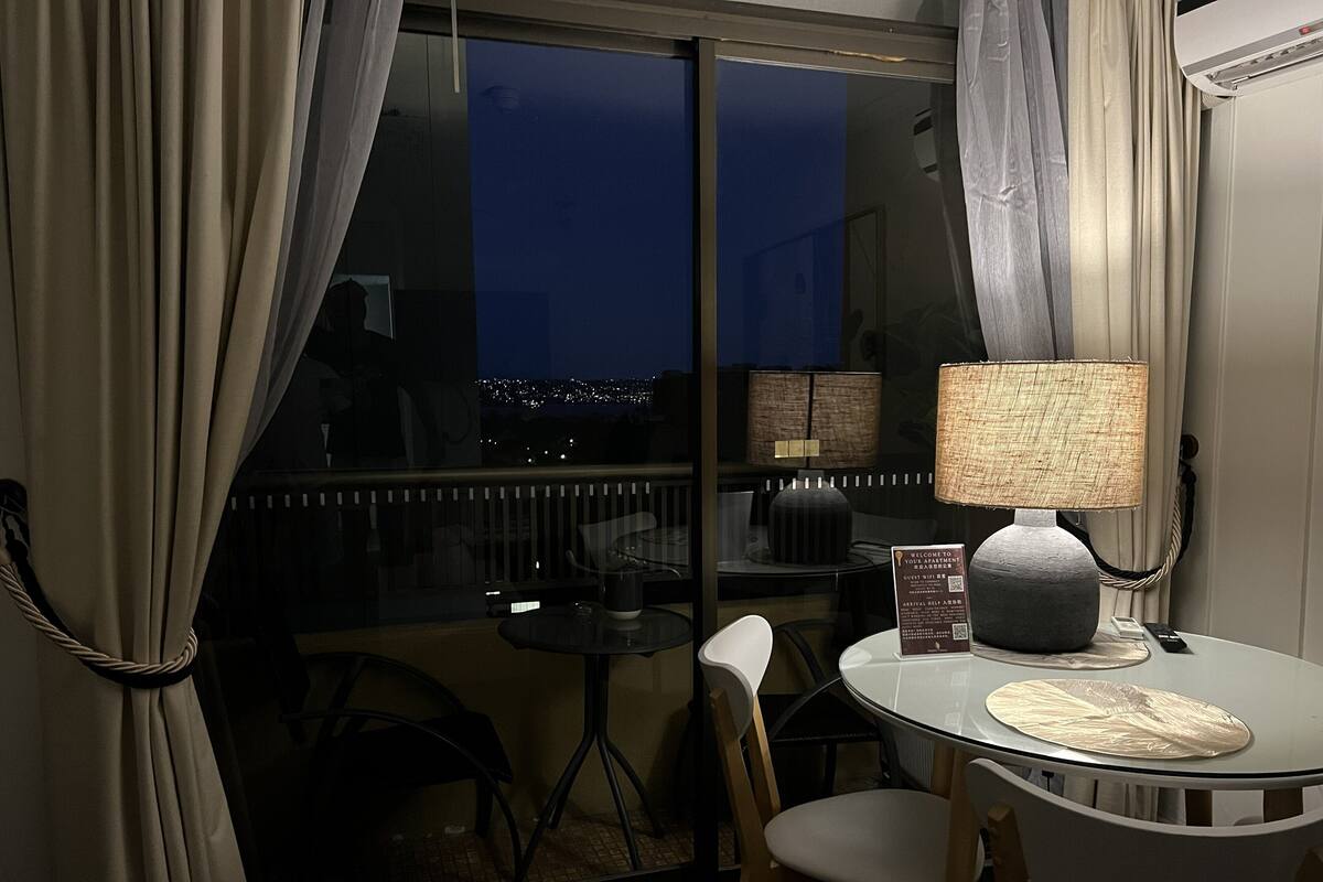 Estudio de diseño, varias camas, no fumadores, vistas al mar | 1 dormitorio, escritorio, espacio para trabajar con un portátil