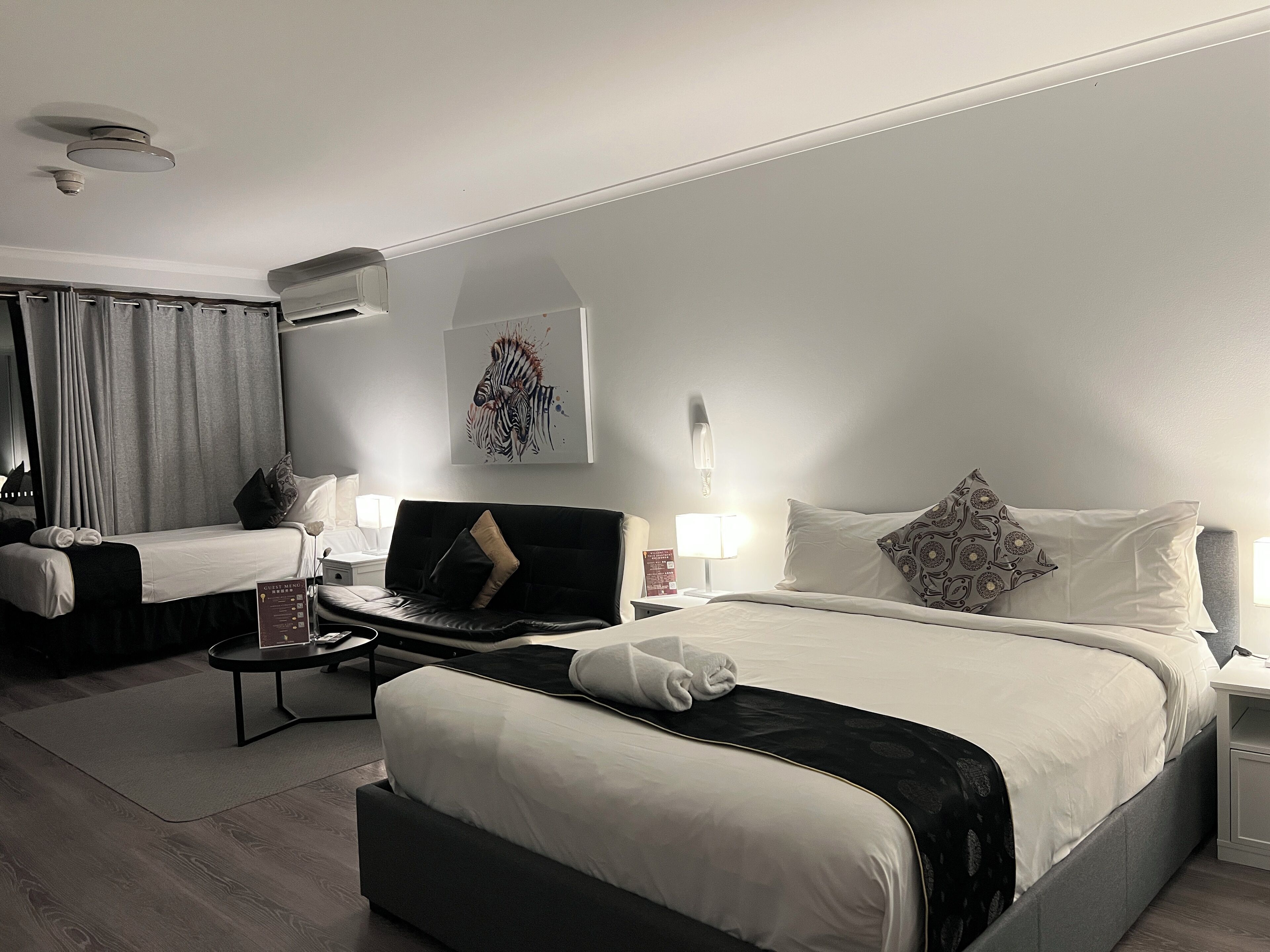 シティ スタジオ ベッド (複数台) | 1 室のベッドルーム、客室ごとに異なる装飾、客室ごとに異なるインテリア、デスク