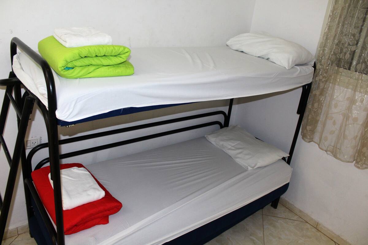 Familie loft, 1 queensize bed, niet-roken | Individueel gedecoreerd, individueel gemeubileerd, een bureau