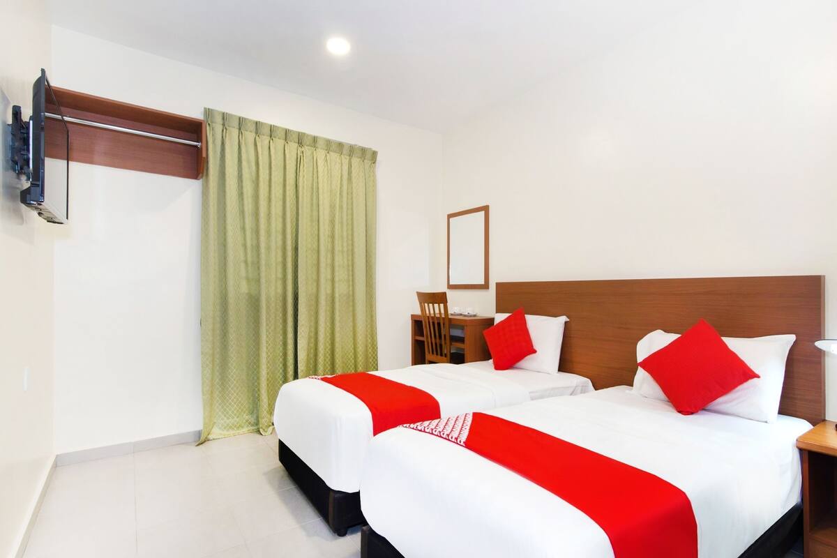 Habitación Deluxe con 2 camas individuales | Escritorio, wifi gratis, ropa de cama