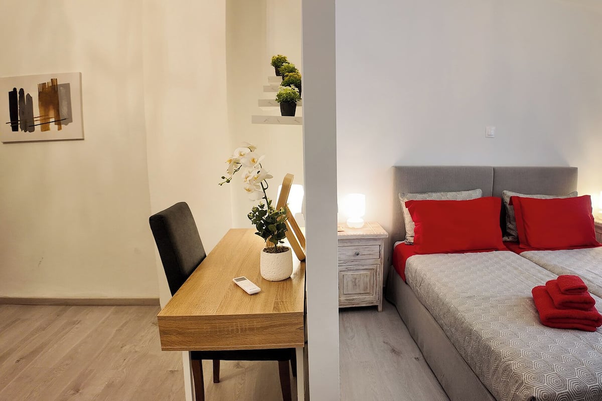 Phòng đôi Deluxe, quang cảnh thành phố | Bộ đồ giường cao cấp, minibar, bàn