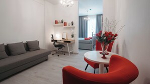Premium bedding, minibar, desk, laptop workspace - Athens Point (Athens)