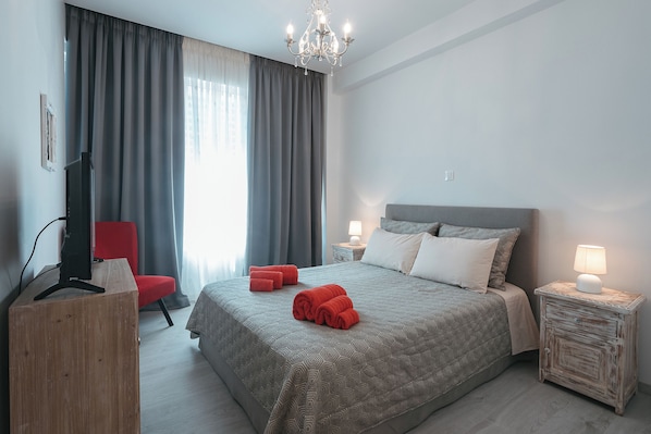 Kahden hengen comfort-huone, kaupunkinäköala | Minibaari, työpöytä, kannettavalle tietokoneelle sopiva työtila