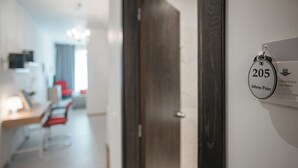 Premium bedding, minibar, desk, laptop workspace - Athens Point (Athens)