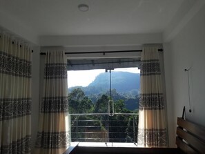 Double Room, 1 Katil Kelamin (Double), Non Smoking | Pemandangan dari bilik