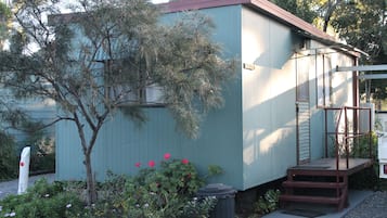 Cabin Tiêu chuẩn, nhiều giường, không hút thuốc, quang cảnh vườn | Màn/rèm cản sáng, bàn ủi/dụng cụ ủi quần áo