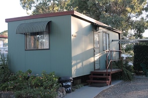 Standard Cabin, Multiple Beds, Non Smoking, Garden View - Rose City Caravan Park (Womina)