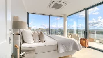 Exclusive Penthouse, 2 Bedrooms, Sea Facing | Iron/ironing board, free WiFi, bed sheets