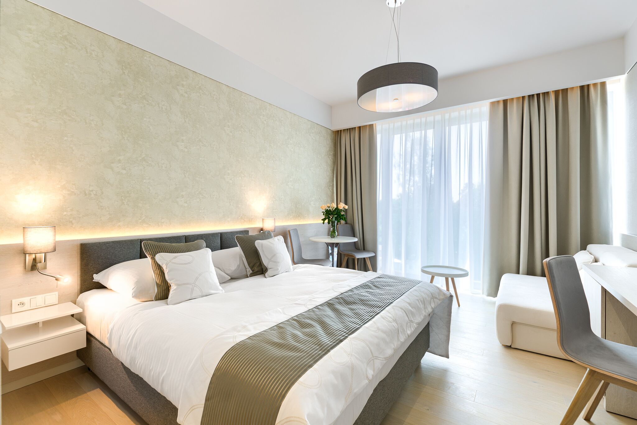 Deluxe Studio Suite | Premium bedding, iron/ironing board, free WiFi, bed sheets