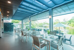 Breakfast and lunch served, Thai cuisine