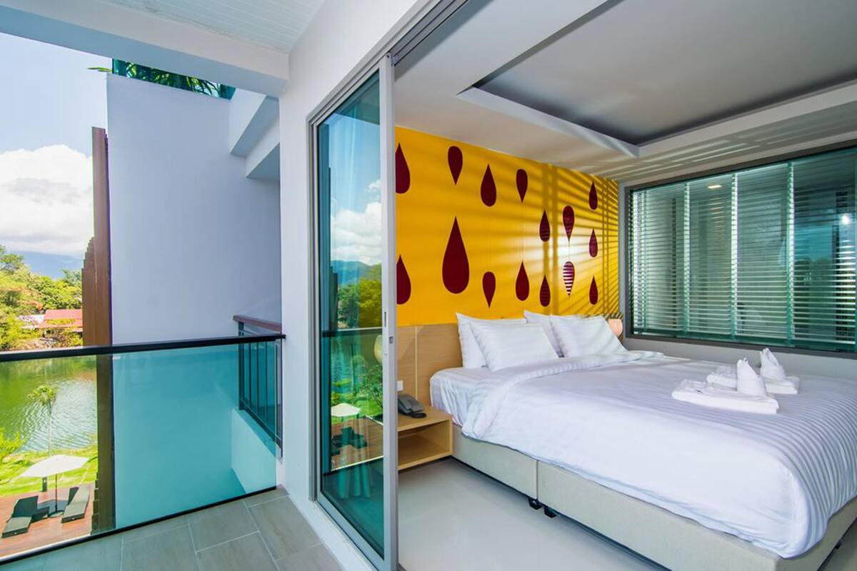 Deluxe Double Room with Bathtub | Minibar, safe på rommet, blendingsgardiner og lydisolert