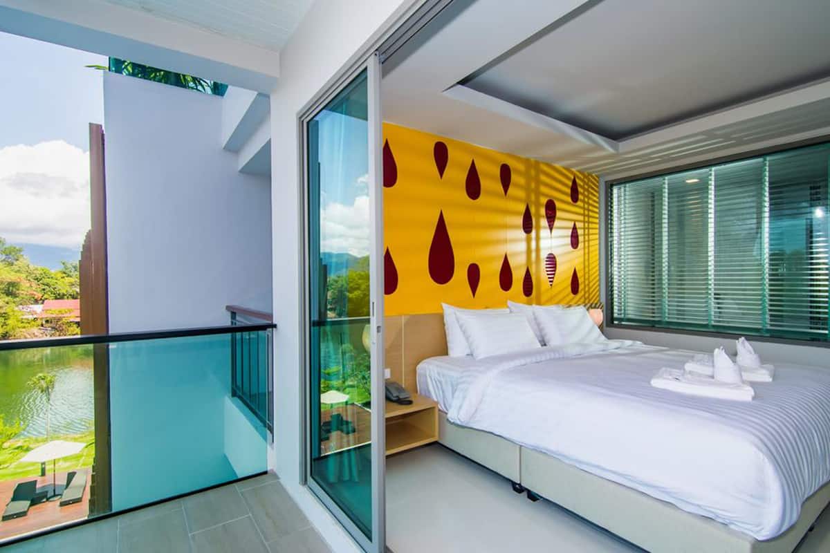Deluxe Double Room with Bathtub | Minibar, in-room safe, blackout drapes, soundproofing