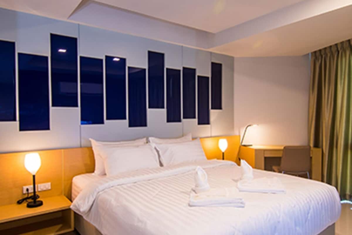 Minibar, caja de seguridad en la habitación y cortinas blackout