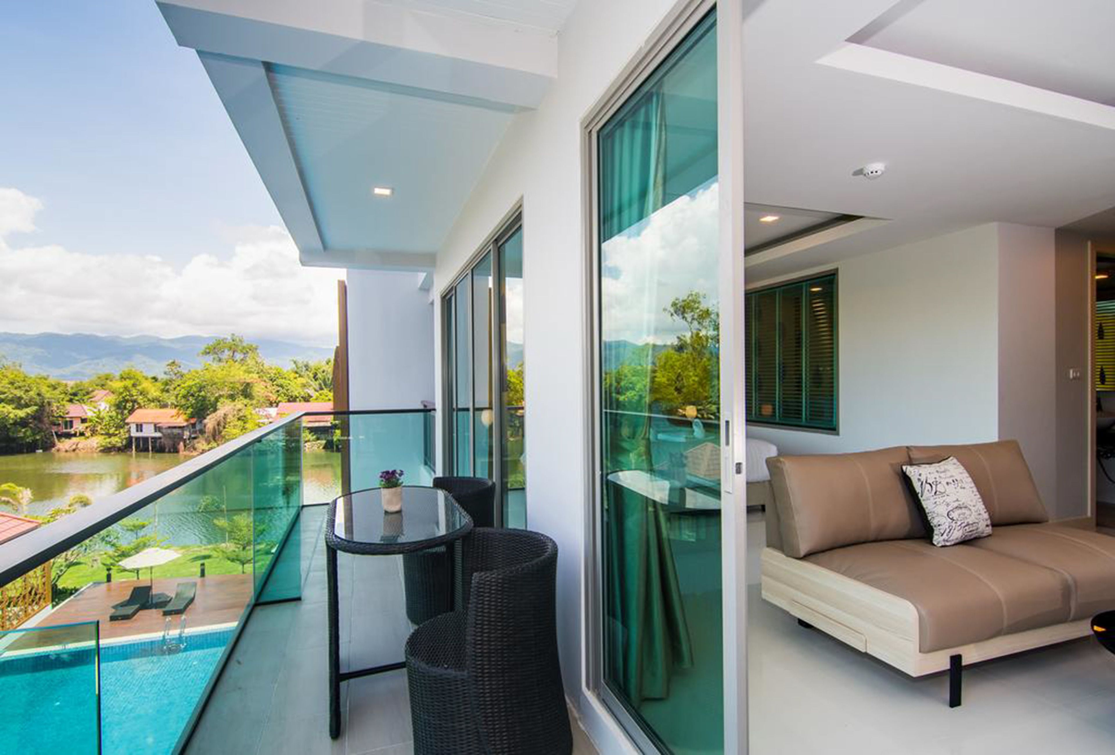 Deluxe Double Room with Bathtub | ระเ  บียง