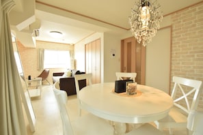 Yokoduna Hostel 605 | Individually decorated, individually furnished, iron/ironing board