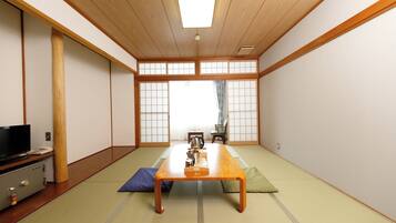 In-room safe, free WiFi, bed sheets