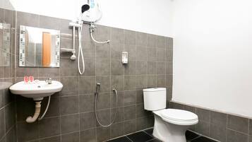 Shower, free toiletries, towels