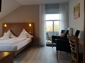 Standard Double or Twin Room | Hypo-allergenic bedding, in-room safe, individually decorated, desk - Hotel & Pension Dat greune Eck (Soltau)