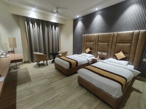 Habitación individual Deluxe | Sábanas de algodón egipcio, ropa de cama de alta calidad, caja fuerte