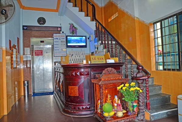 Quầy tiếp tân
