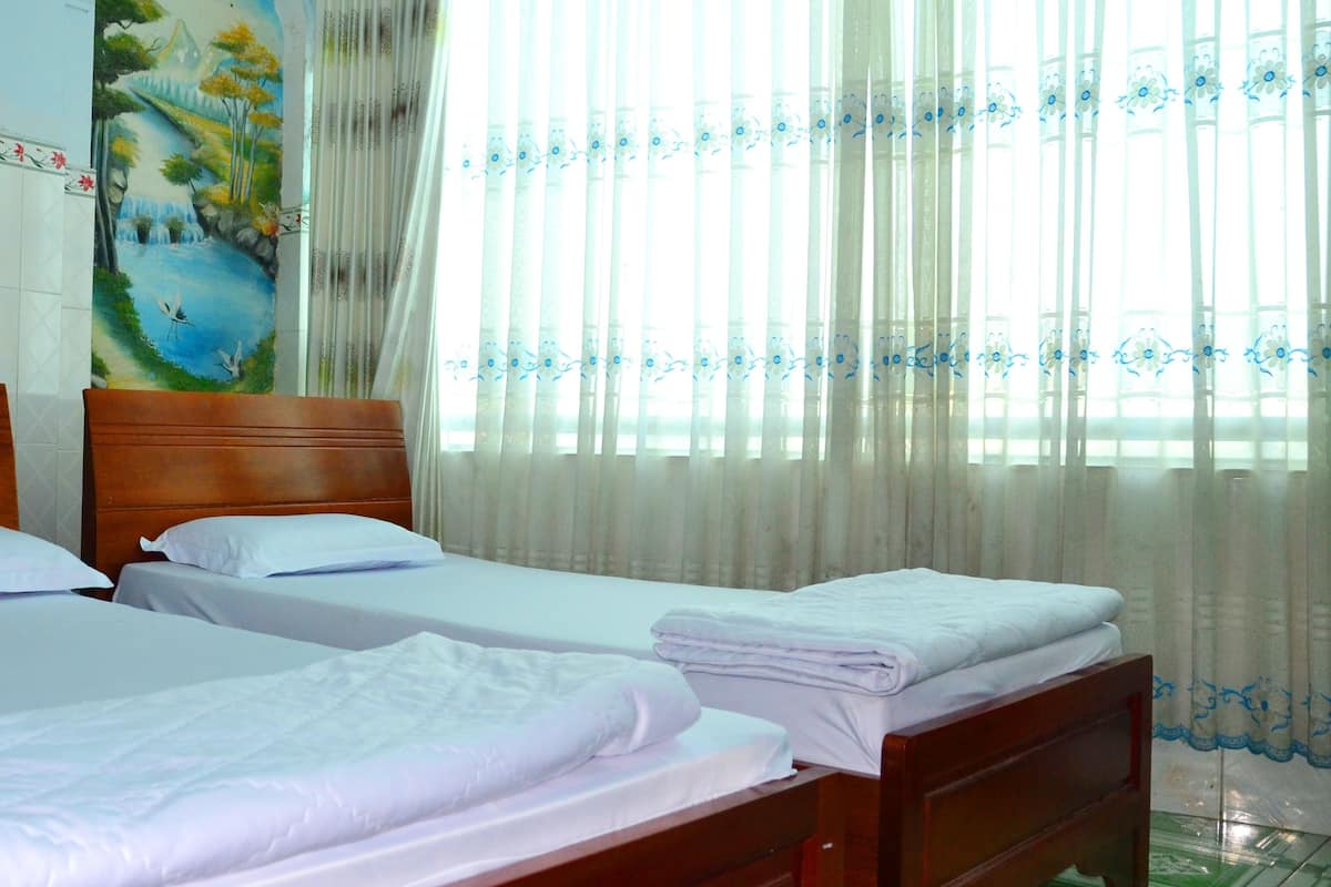 Standard Triple Room | Minibar, desk, free WiFi, bed sheets