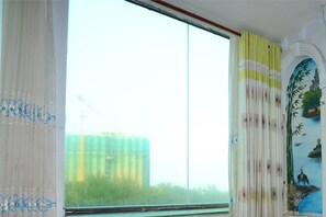 Minibar, desk, free WiFi, bed sheets - Thanh Nam Hotel (Ho Chi Minh City)