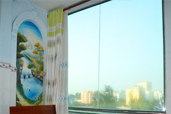 إطلالة على التل