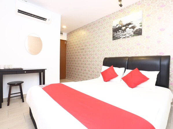 Deluxe Double Room, 1 Katil Kelamin (Double), Non Smoking | Meja, Wi-fi percuma, cadar katil 