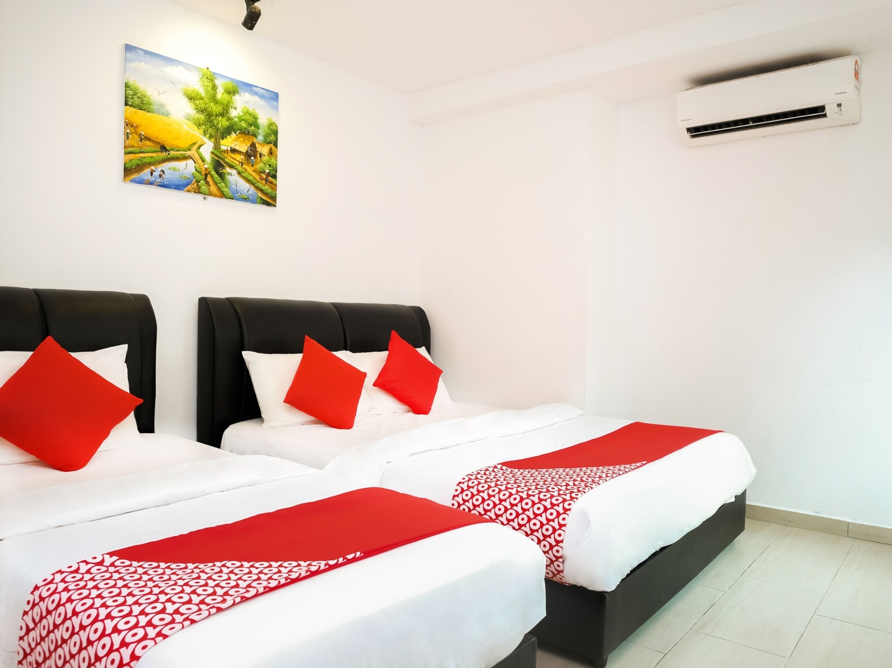 Deluxe Triple Room, Berbilang Katil, Non Smoking | Meja, Wi-fi percuma, cadar katil 