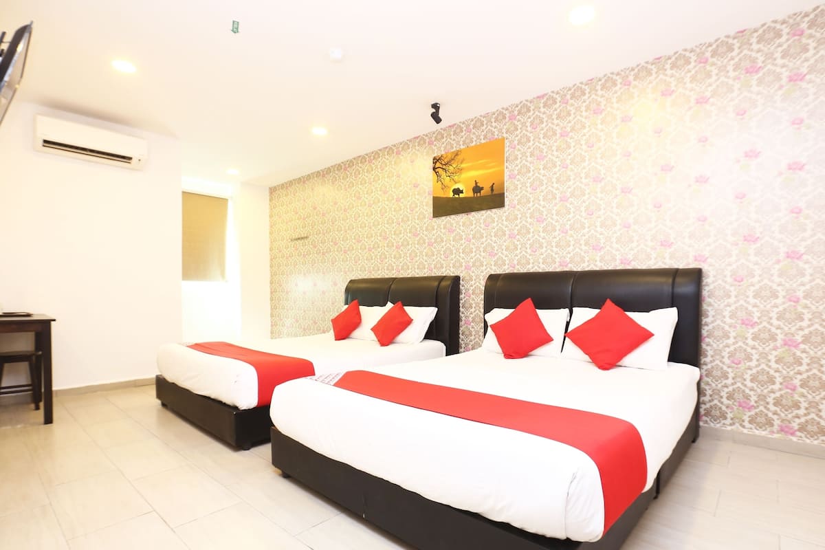 Familie suite, 2 tweepersoonsbedden, niet-roken | Een bureau, gratis wifi, beddengoed