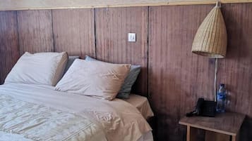 Escritorio, cortinas blackout, wifi gratis y ropa de cama