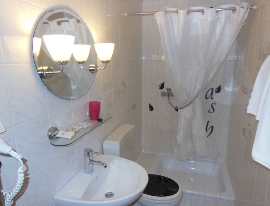 double room | bathroom | shower, free toiletries, hair dryer, towels