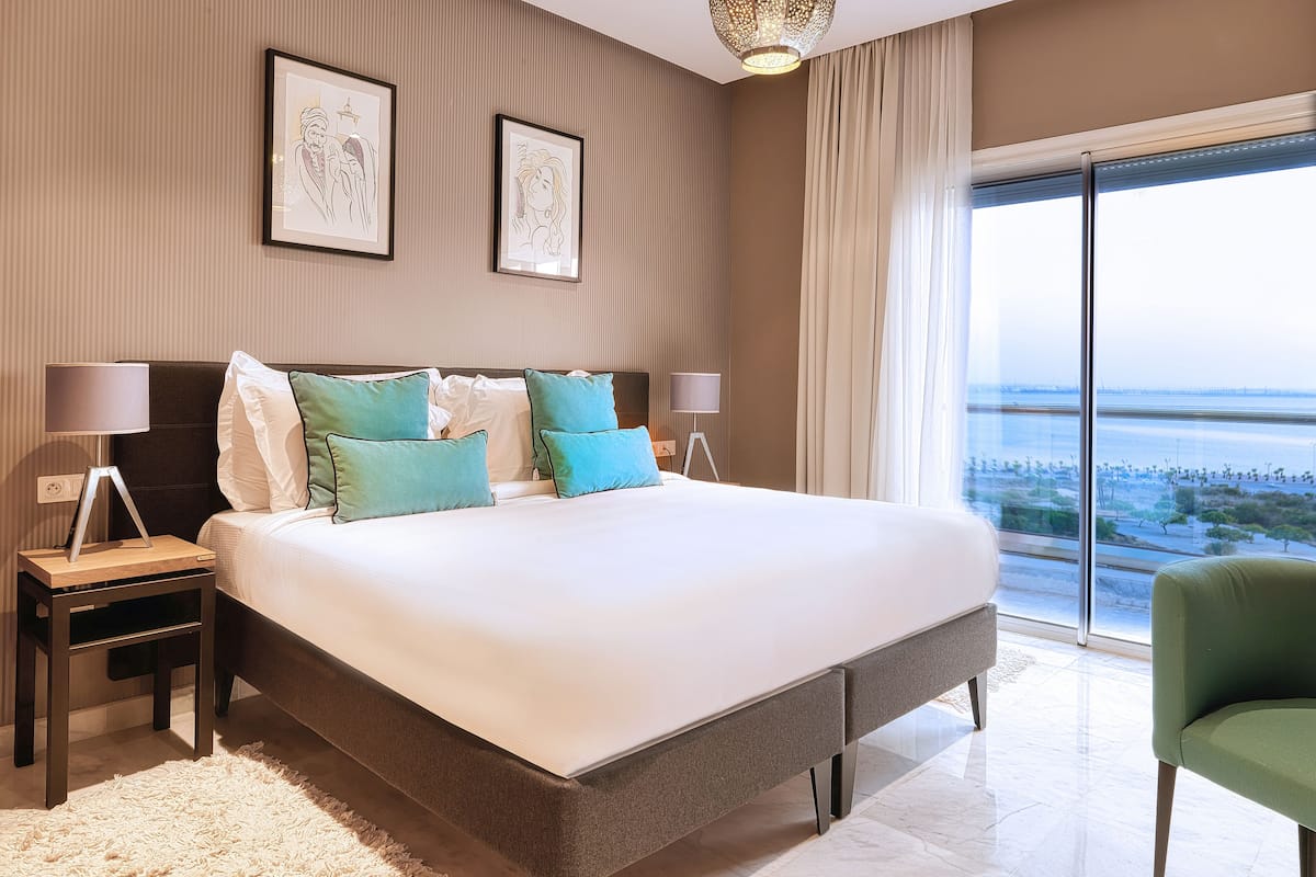 ADAM One Bedroom Suite Lake View | มินิบาร์, ตู้นิรภัยในห้องพัก, พื้นที่ทำงานแบบใช้แล็ปท็อป