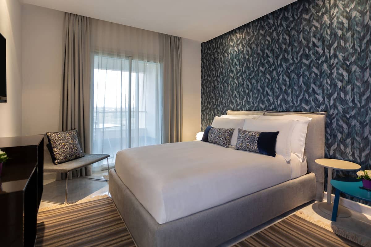 4 bedrooms, minibar, in-room safe, laptop workspace