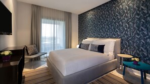 Minibar, in-room safe, laptop workspace, free cribs/infant beds - ADAM Hotel Suites (Tunis)