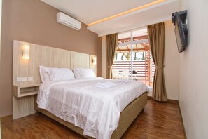 4 bedrooms, desk, free WiFi, bed sheets - Villa Kota Bunga Puncak 4 Bedroom (Cipanas)